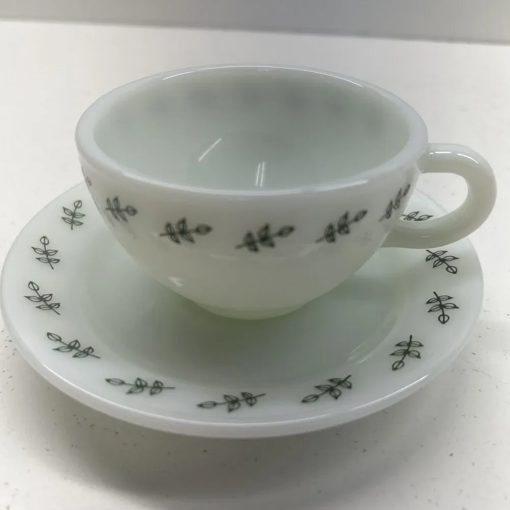 Vintage PYREX Green Leaf Set Of 4‎ Cups/Saucers